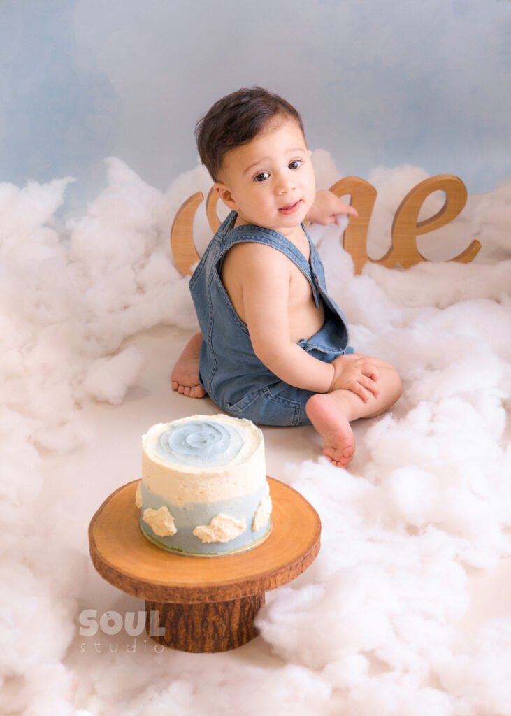 one year old first birthday cake smash baby toddler hot air balloon setup clouds blue sky photography photoshoot photo session