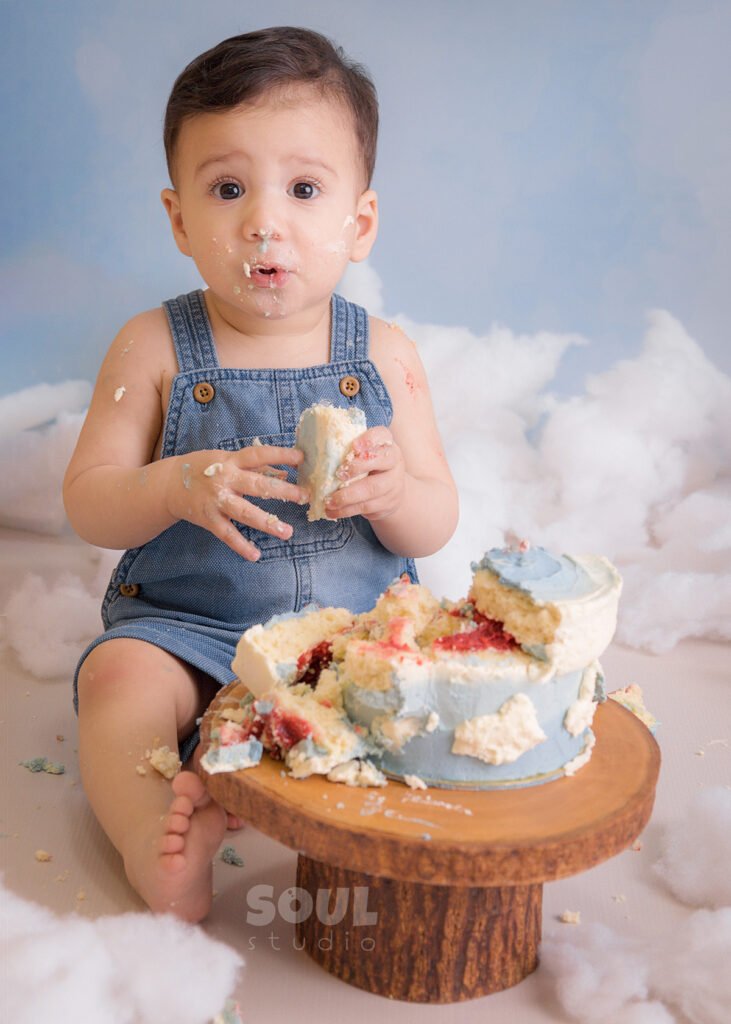 one year old first birthday cake smash baby toddler hot air balloon setup clouds blue sky photography photoshoot photo session